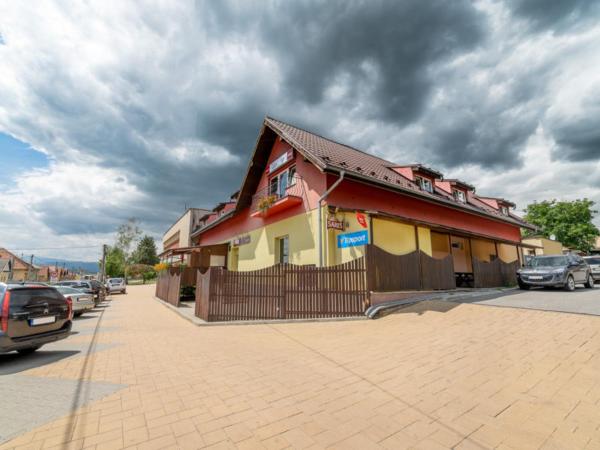 A la foto es mostra l'objecte Penzión & Bar NATALI situat a la ciutat de Letanovce.