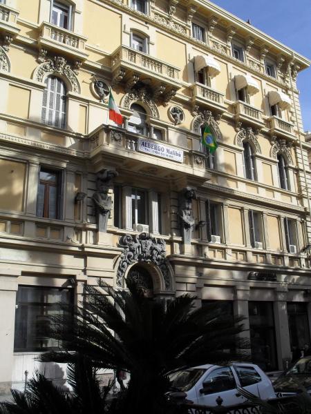 En la foto se muestra el objeto Albergo Malibu ubicado en la ciudad de San Remo.