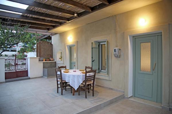 A la foto es mostra l'objecte Mandarini House situat a la ciutat de Khokhlakiaí.