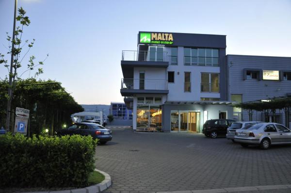 A la foto es mostra l'objecte Hotel Malta situat a la ciutat de Mostar.