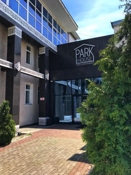 Auf dem Foto ist das Objekt Park House Taldykorgan in der Stadt Imeni Telʼmana zu sehen.