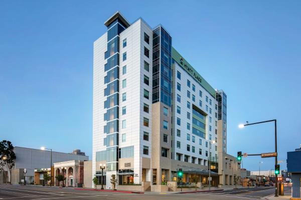 A la foto es mostra l'objecte Hyatt Place Glendale/Los Angeles situat a la ciutat de Glendale.
