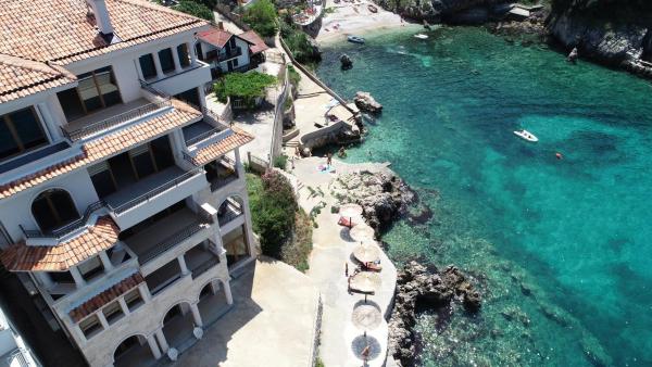 Nella foto è visibile l'oggetto Regina del Mare situato nella città di Bar.