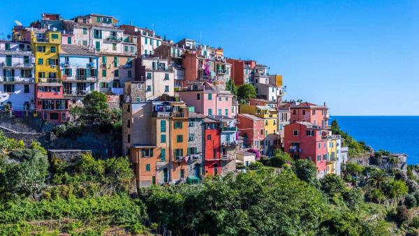 A la foto es mostra l'objecte Punto Zero situat a la ciutat de Corniglia.