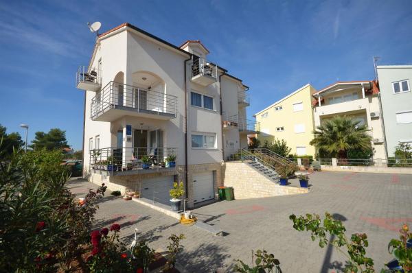 A la foto es mostra l'objecte Apartments Mara situat a la ciutat de Vodice.