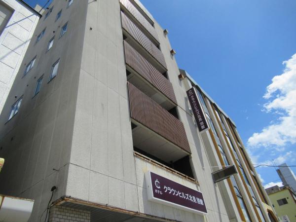 Na fotografii je vidět objekt Hotel Crown Hills Kitami Annex nacházející se ve městě Engaru.