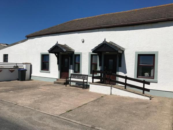 Op de foto is het object Dove cottage te zien, gelegen in de stad Allonby.