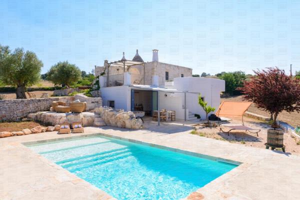 Na fotografii je vidět objekt HelloAPULIA - Panoramic Trulli Pozzo Fornello - Authentic Trulli with Private Pool and Scenic Views - Pet Friendly nacházející se ve městě Masseria Orimini.
