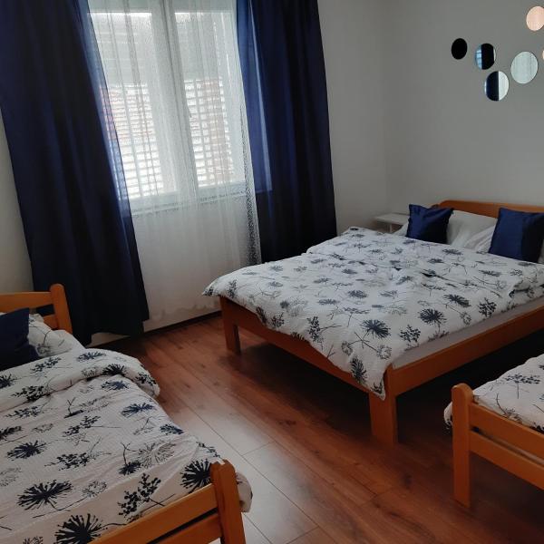 A la foto es mostra l'objecte Nijona 1 situat a la ciutat de Trebinje.