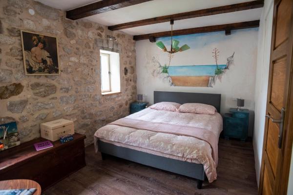 Auf dem Foto ist das Objekt Guesthouse NINA in der Stadt Kastel Novi zu sehen.