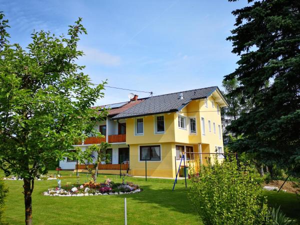 The photo shows the Pension Eule located in the city of Wasserhofen.