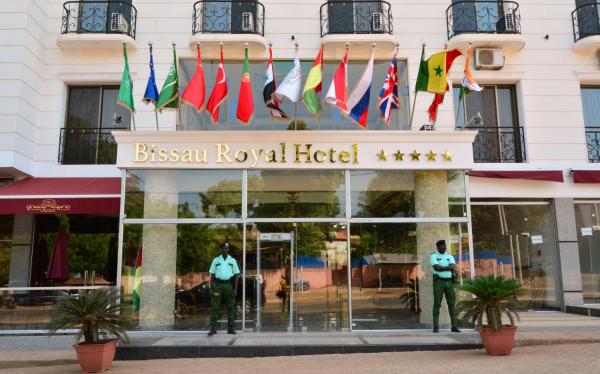 写真にはSafim市にあるBissau Royal Hotelが写っています。