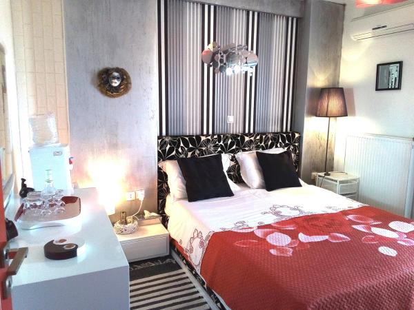A la foto es mostra l'objecte Greek hospitality 2 situat a la ciutat de Atenes.