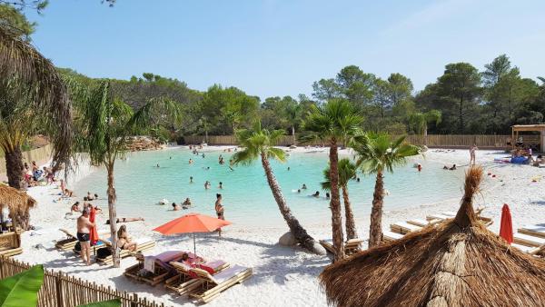A la foto es mostra l'objecte Carazur Mobilhomes Camping Fréjus situat a la ciutat de Fréjus.