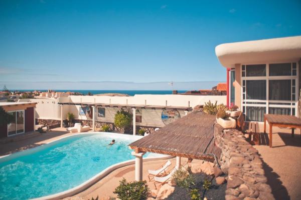 Aire - Cinco Elementos - Surf & Yoga Stay - Fuerteventura