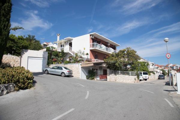 A la foto es mostra l'objecte Apartments and Rooms Nikol situat a la ciutat de Hvar.