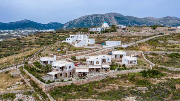 A la foto es mostra l'objecte Loukia Apartments situat a la ciutat de Artemon.