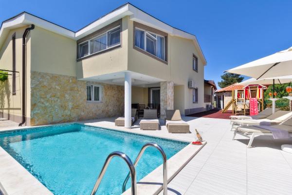 På bilden syns objektet Istrian Guest House ILLY som ligger i staden Kaštel.