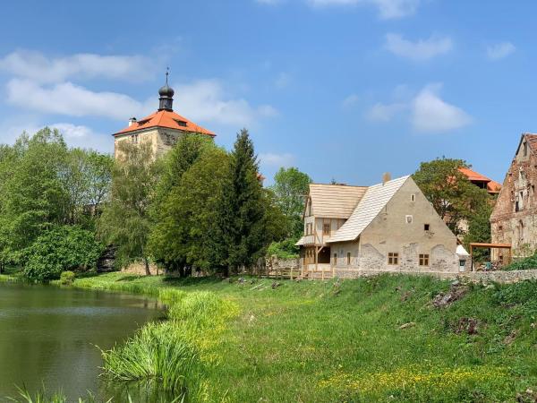 Na fotografii je vidět objekt Malešov Camp nacházející se ve městě Křesetice.