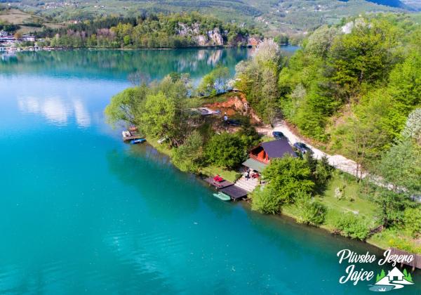 Kuvassa näkyy kohde Jajce,Plivsko jezero, joka sijaitsee kaupungissa Jajce.