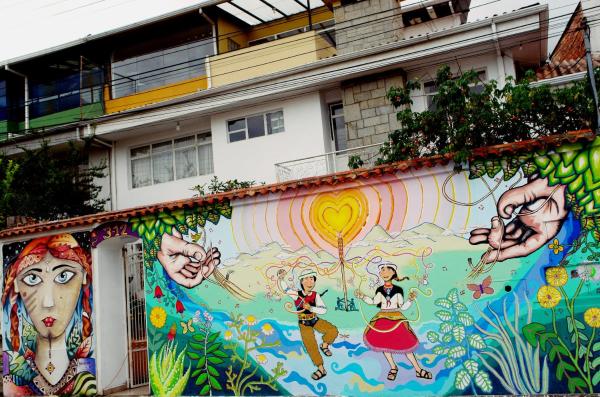 写真にはクエンカ市にあるCasa Bella Vistaが写っています。