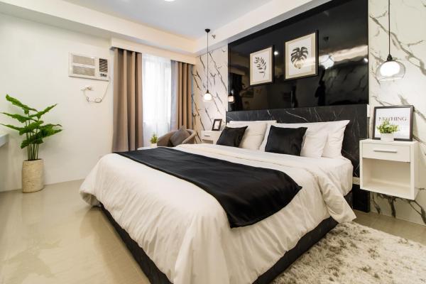 A la foto es mostra l'objecte Luxury condo At Shore 1 Tower C1, Mall of Asia Complex Pasay City situat a la ciutat de Manila.