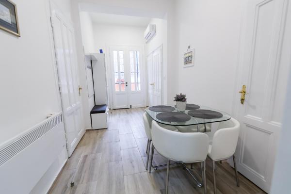 The photo shows the Apartman Royal located in the city of Slavonski Brod.