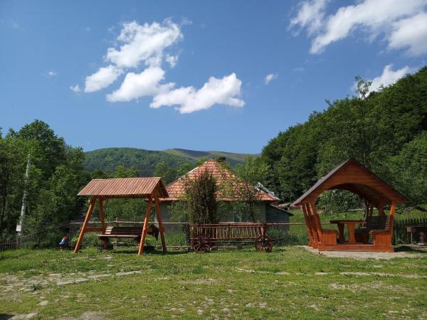 写真にはBukovets市にあるВерховинський котеджが写っています。