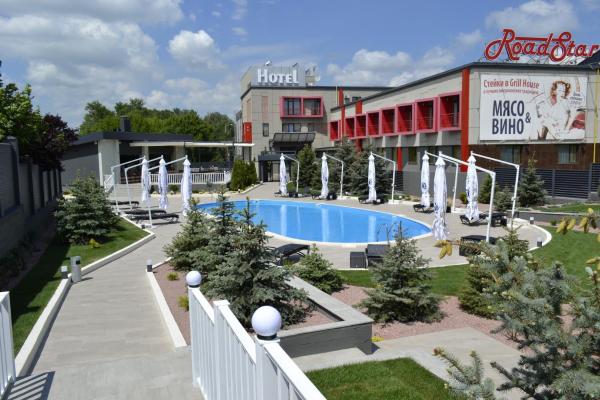 Na foto é possível ver o objeto Road Star Hotel localizado na cidade de Dnipro.
