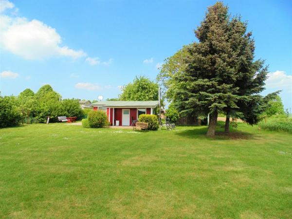 На фото показан объект Bungalow in Damshagen nahe der Ostsee, расположенный в городе Reppenhagen.