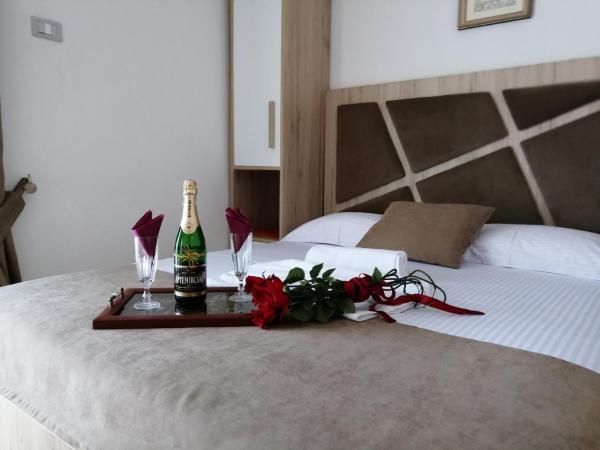 På billedet ses objektet Apartments Gazi beliggende i byen Ulcinj.