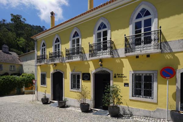 Na fotografii je vidět objekt Charm Inn Sintra nacházející se ve městě Sintra.