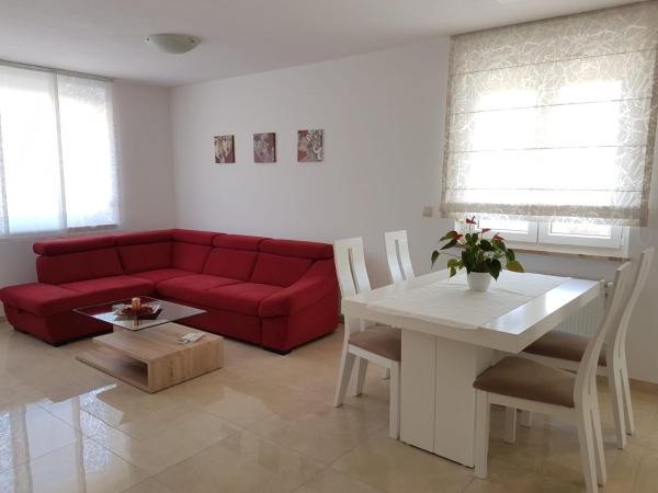 Na zdjęciu widoczny jest obiekt Apartman Ivana położony w mieście Porat.