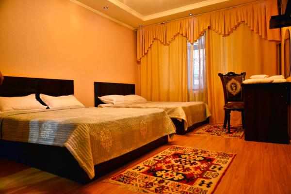 Astoria B&B, Och