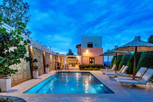 A la foto es mostra l'objecte Elmyra Villa, Heated Pool & Walking to beach, By ThinkVilla situat a la ciutat de Gerani.