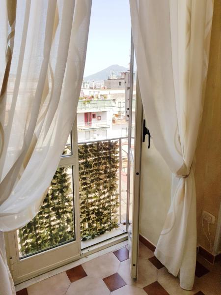 Na foto é possível ver o objeto Duomo Central Loft localizado na cidade de Naples.