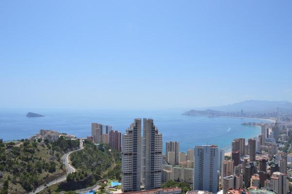 A la foto es mostra l'objecte Torre Lugano N31 situat a la ciutat de Benidorm.