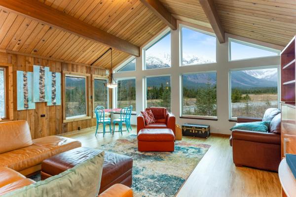 A la foto es mostra l'objecte Moose Meadow Chalet situat a la ciutat de Girdwood.