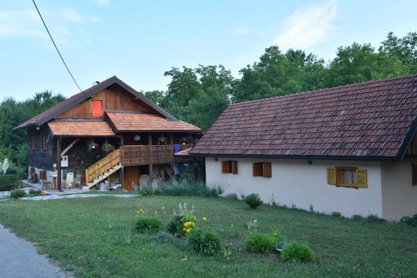 A la foto es mostra l'objecte Imanje Jelaš situat a la ciutat de Slunj.