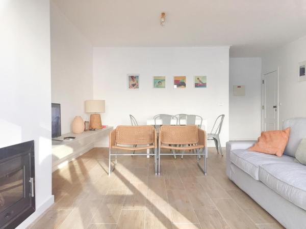 Na fotografii je vidět objekt Bay House Baleal nacházející se ve městě Ferrel.