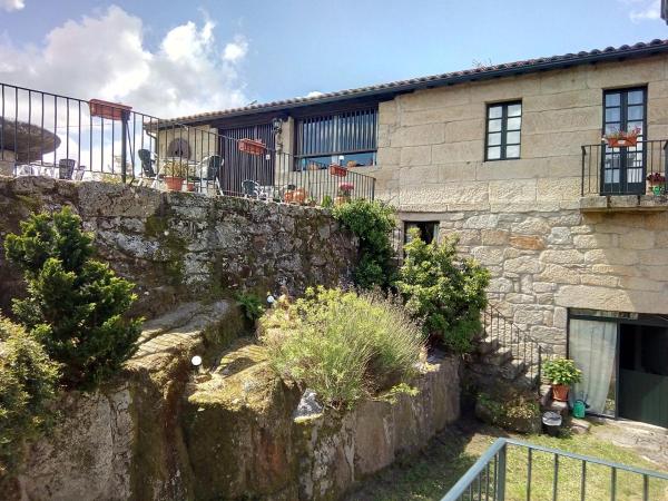 Στη φωτογραφία φαίνεται το αντικείμενο Caserio de Fontes που βρίσκεται στην πόλη Nogueira de Ramuin.
