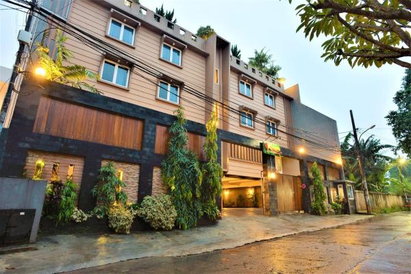 写真にはMencil市にあるKasira Residence Bintaroが写っています。
