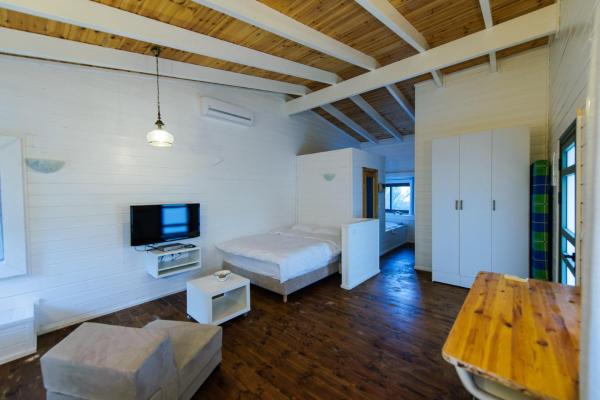 Kuva 3: Somewhere - Chalets in the Arava