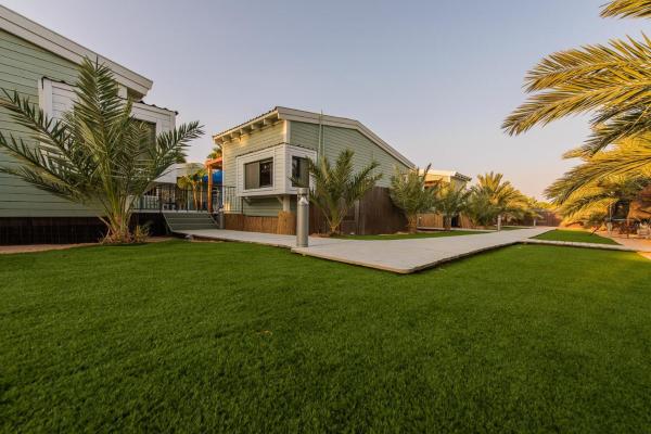 Kuva 5: Somewhere - Chalets in the Arava