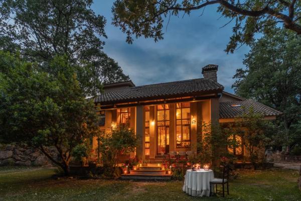 Na zdjęciu widoczny jest obiekt Casa El Herragu położony w mieście El Arenal.