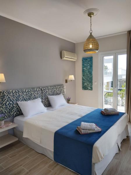 A la foto es mostra l'objecte Lilly Apartments situat a la ciutat de Atenes.