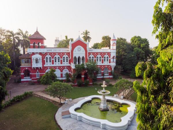 A la foto es mostra l'objecte Madhav Bagh - Royal Heritage Stay situat a la ciutat de Vadodara.