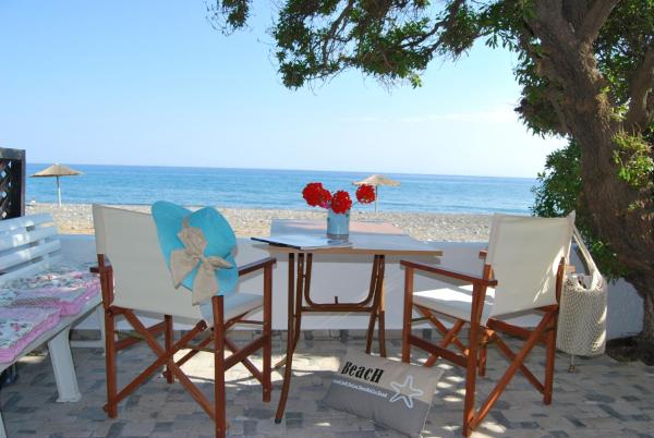 На фото показан объект Hatzidakis Beach Retreat, расположенный в городе Иерапетра.