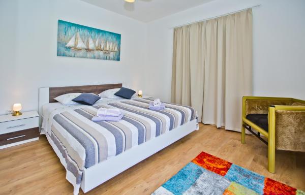 A la foto es mostra l'objecte Sweet Dreams situat a la ciutat de Hvar.