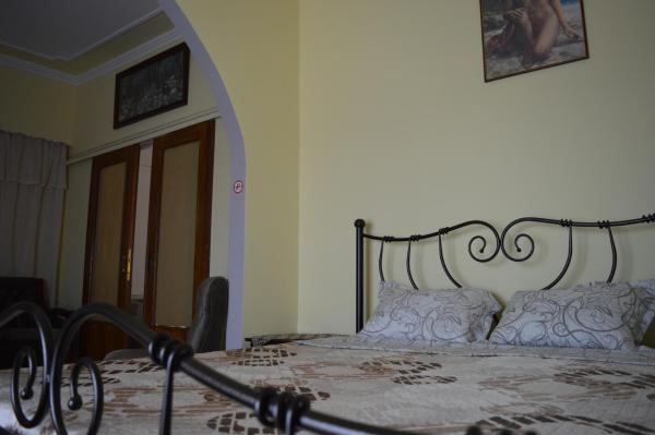 Anita's hosting, Kalamata